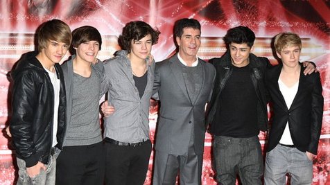 Simon dan One Direction. @music.gearlive.com 