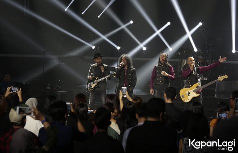 Abdee absen dalam konser Slank kali ini (credit: kapanlagicom/Muhammad Akrom Sukarya)