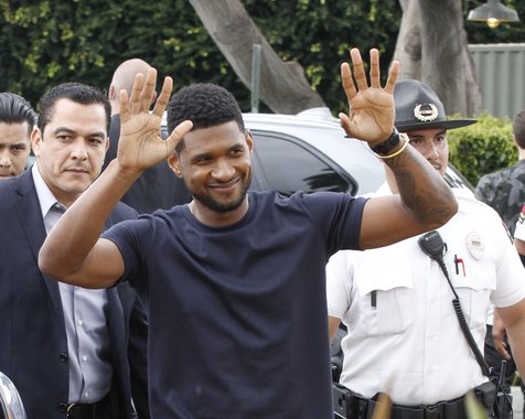 Usher diseret oleh Gaga ©splash