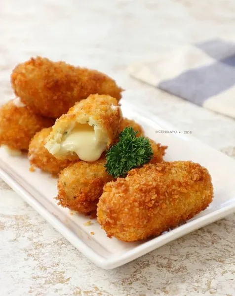 Stik Kentang Mozarella