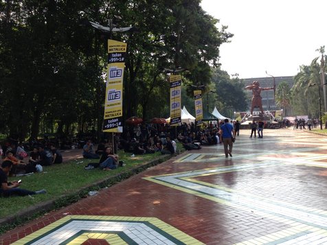 Suasana di luar SUGBK, Minggu (25/8).