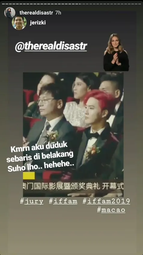 Duduk di Belakang Suho