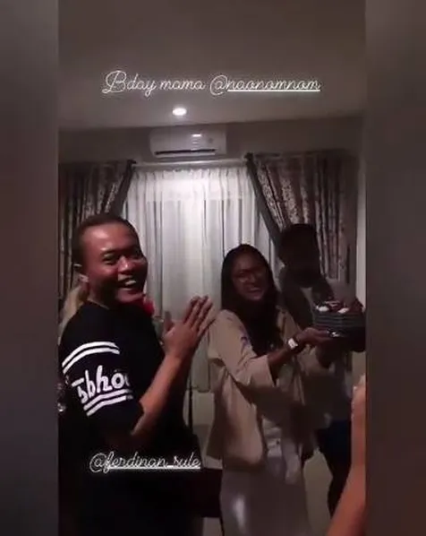Sule di Ultah Mama Naomi Zaskia