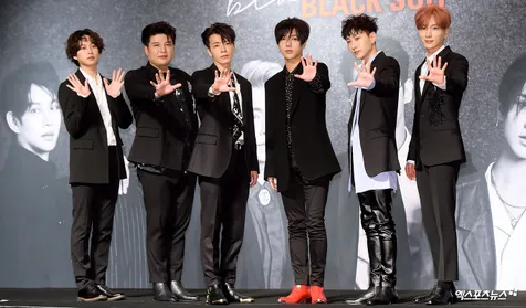 Super Junior - Black Suit
