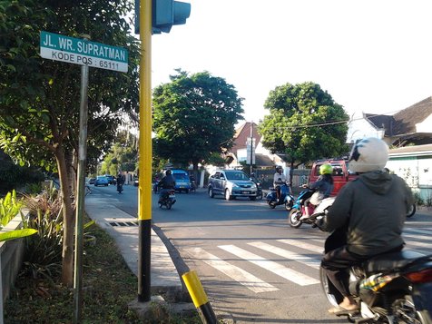 W.R. Supratman juga diabadikan menjadi nama jalan yang ada di kota-kota Indonesia.