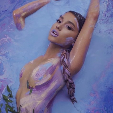 Salah satu scene God Is a Woman © instagram.com/arianagrande