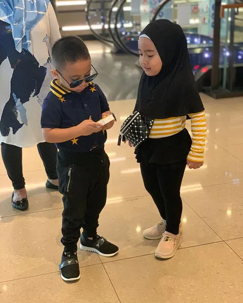 Gara-Gara Sepatu Raja yang Menyala
