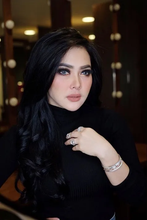 Syahrini Merupakan Penyanyi Solo Wanita Tanah Air Yang Begitu Populer Dan Sukses Instagram Syahrini Merupakan Penyanyi Solo Wanita Tanah Air Yang Begitu Populer Dan Sukses Instagram