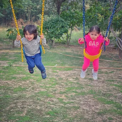 Taimur dan Inaaya Bahagia