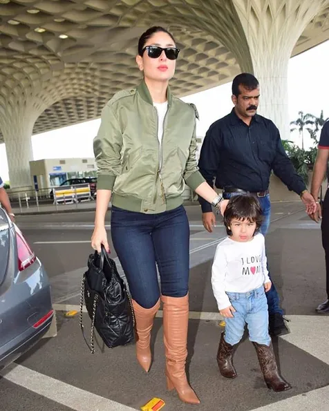 Kareena Tersenyum