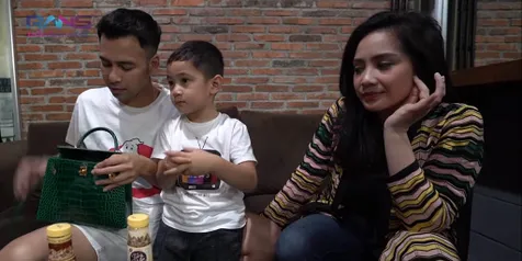 Pakai Tas Harga Rp1,4 Miliar