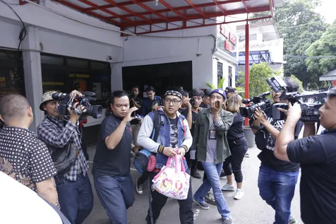 Ada yang Minta Foto Bareng