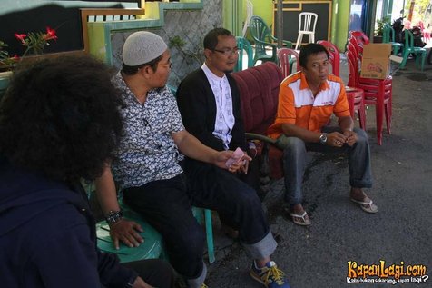 Bagi teman-temannya, Iwan Nduth adalah sosok bujang yang tak pernah kehilangan senyuman ©KapanLagi.com/Guntur Merdekawan