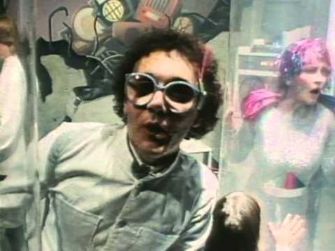 Video Killed The Radio Star, jadi klip pertama yang diputar MTV dan membuat The Buggles meraih sukses besar di era 80an ©YouTube