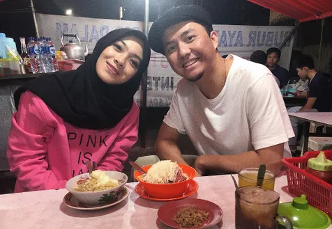 Rayakan 9 Tahun Bersama