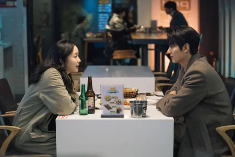 Romance yang Dibalut dengan fantasi + sci-fi