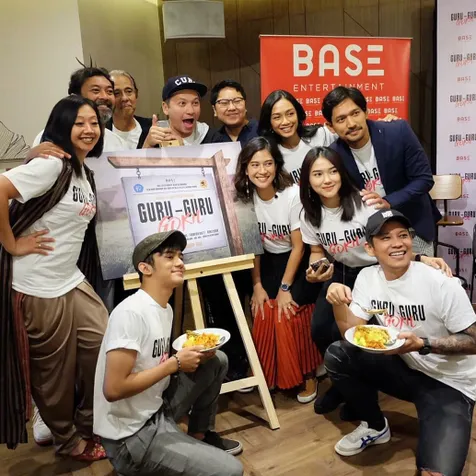 Senang Bermain Film Komedi