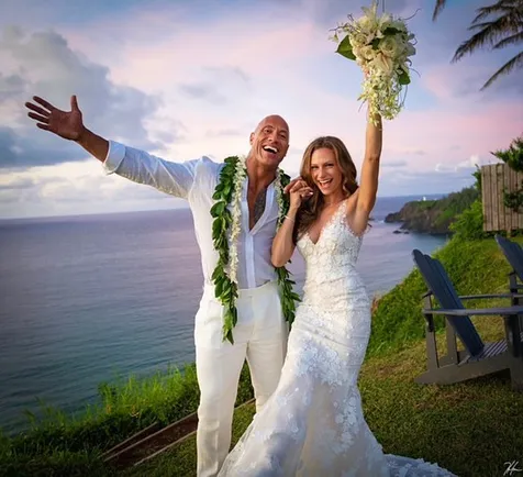 Dekat Dengan Mantan Istri The Rock