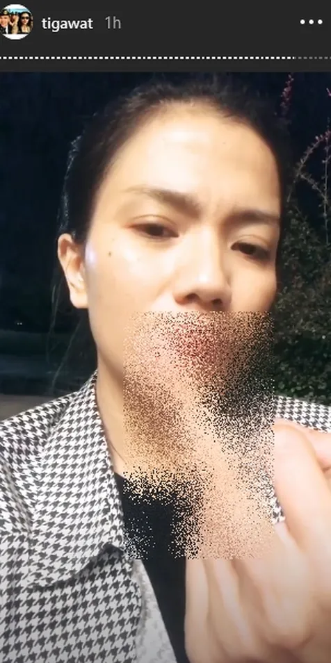 Acungkan Jari Tengah