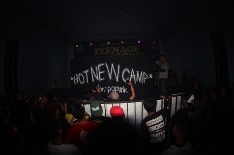 'Don't Worry Tonight', cara tetap berpikir positif di saat masa sesak datang ala Hot New Camp © Hot New Camp