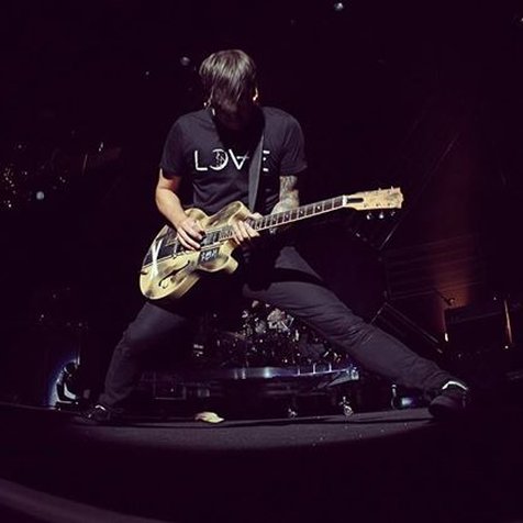 Tom DeLonge @Facebook.com/blink182