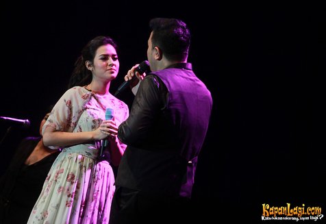 Raisa sempat duet dengan Tulus di CLEAR JJF 2014. @KapanLagi.com