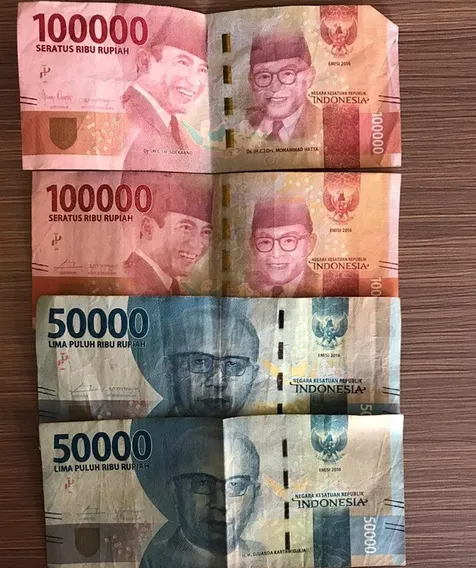 Gunakan Uang Palsu