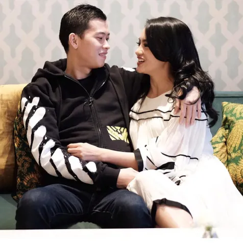 Ussy Sulistiawaty unggah foto Ririn Ekawati bersama Fery Wijaya dengan ucapan bela sungkawa © instagram.com/ussypratama