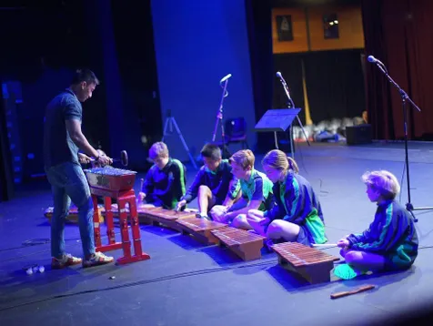 Lagu V1MAST Jadi Bahan Belajar Bahasa Indonesia Siswa Australia
