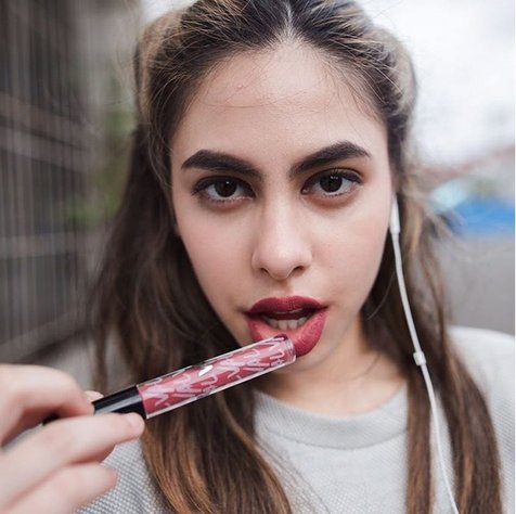 Valerie meluncurkan produk lipstik karena bibirnya yang unik ©instagram/val.valeriethomas