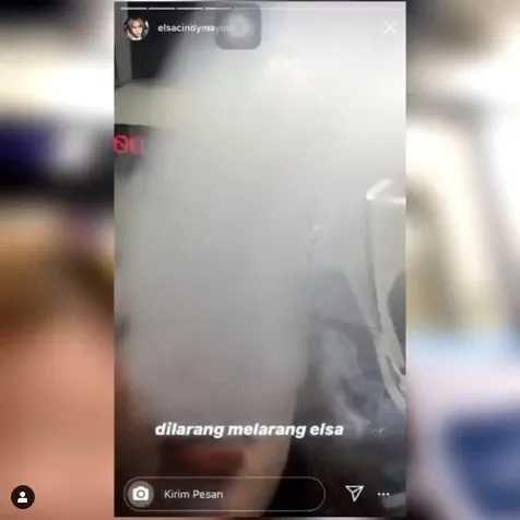 Viral Karena Kelakuan Ngevape di Kereta