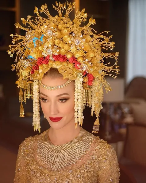 Pakai Adat Minang