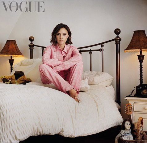 Victoria pakai piyama di photoshoot terbaru © Vogue