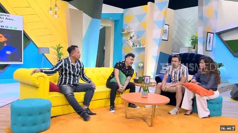 Nikita Mirzani Dekat dengan Ibu Vicky