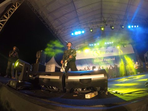 Kehadiran Endank Soekamti makin memanaskan Festival Biznet 2016 di Bali © KapanLagi.com®/Abel Risang