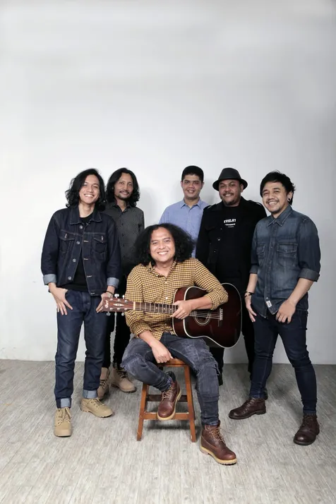 Gambar dari Deolipa Project Bahas Mengenai Uang Secara Jenaka Di Single Keempat » whatsapp image 2019 05 02 at 12 14 47 pm 1 whatsapp image 2019 05 02 at 12 14 47 pm 1 » Deolipa Project Bahas Mengenai Uang Secara Jenaka Di Single Keempat