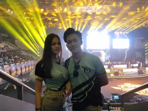 Antusiasme Hesty Klepek-Klepek dan Dicky Smash