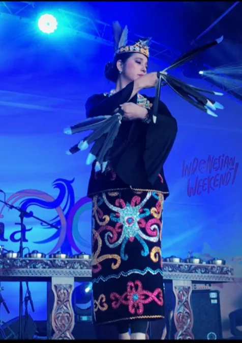 Ayu Kenalkan Tari Enggang