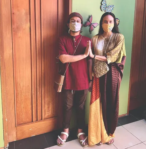 Konsep Unik Lengkap Dengan Maskernya