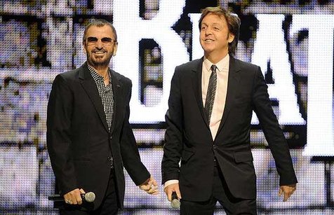 Ringo Starr (kiri) dan Paul McCartney. ©theguardian