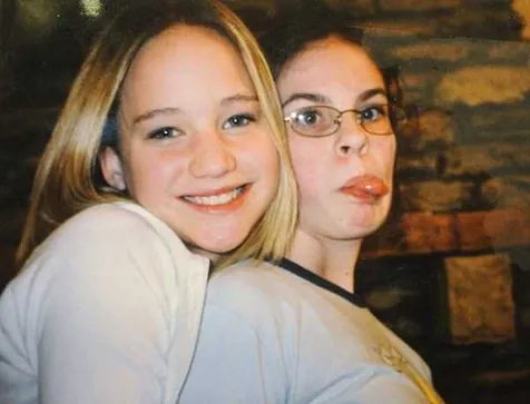 9 Foto Jadul Artis Hollywood Saat Masih Remaja, Dari Jennifer Lawrence Sampai Brad Pitt!