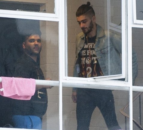 Zayn dan Naughty Boy di studio rekaman, Sabtu (28/3) © DailyMail