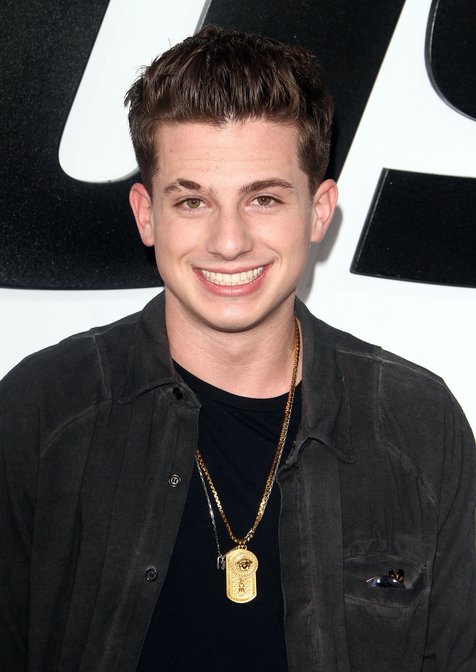 Charlie Puth beri teaser lagu barunya bareng Selena Gomez © fameflynet