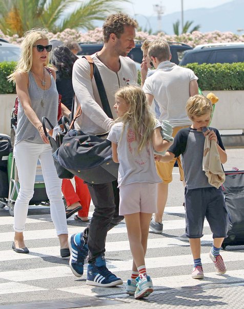 Gwyneth, Chris Martin, bersama kedua buah hatinya/Fameflynet©