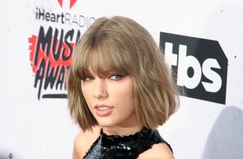 Taylor Swift berikan lagu country miliknya, 'Babe', pada Sugarland © Fameflynet