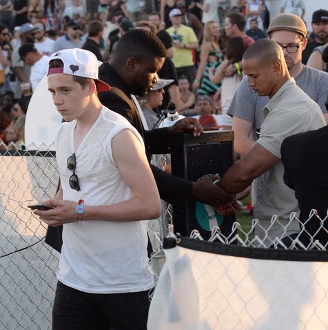 Meski tidak berkecimpung di dunia yang sama, menurut The Vamps Brooklyn Beckham tetap kece! © Splash