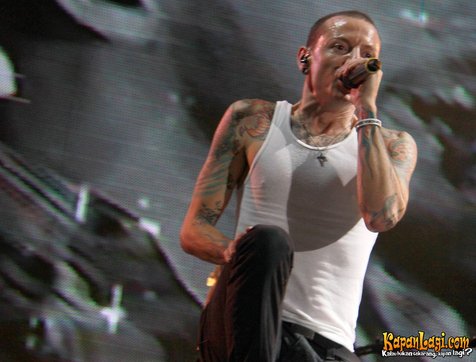 Vokalis Linkin Park cedera @foto: Kapanlagi.com®