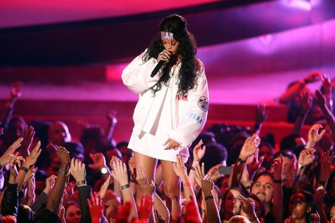 Rihanna mampu membuat Ne-Yo menyesal karena tidak mengajaknya untuk berduet bersama ©Splash