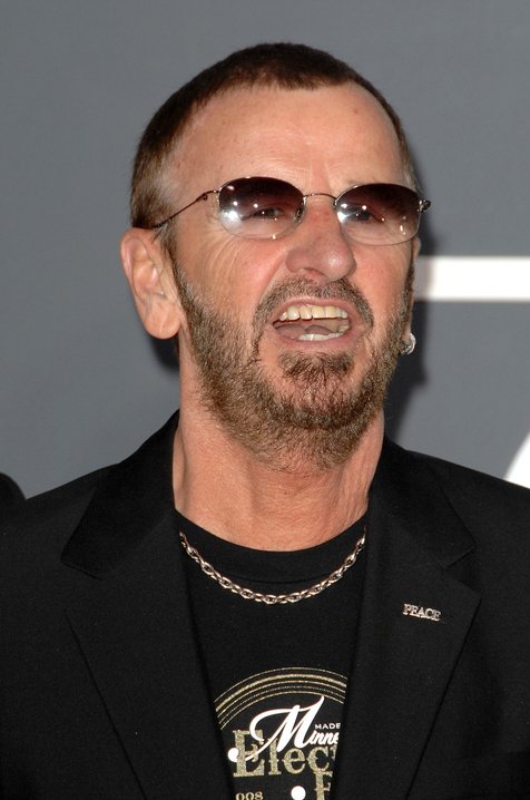 Ringo Starr featuring dengan Green Day dalam Rock and Roll Hall of Fame ©kapanlagi