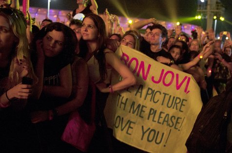 Yakin kamu nggak mau melihat langsung penampilan Bon Jovi di atas panggung? ©Shutterstock